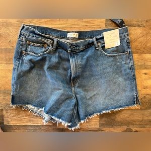 NWT ABERCROMBIE 4” mom short
